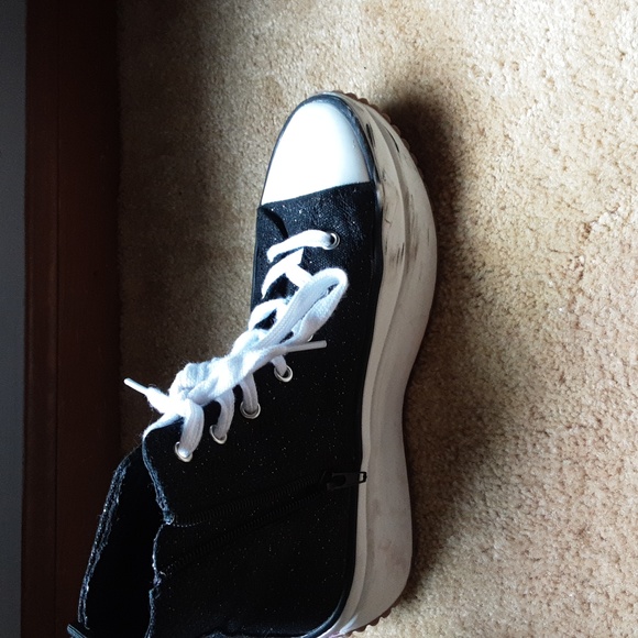 High Top Sneaker 5.5/7 (steve madden) - Picture 3 of 5
